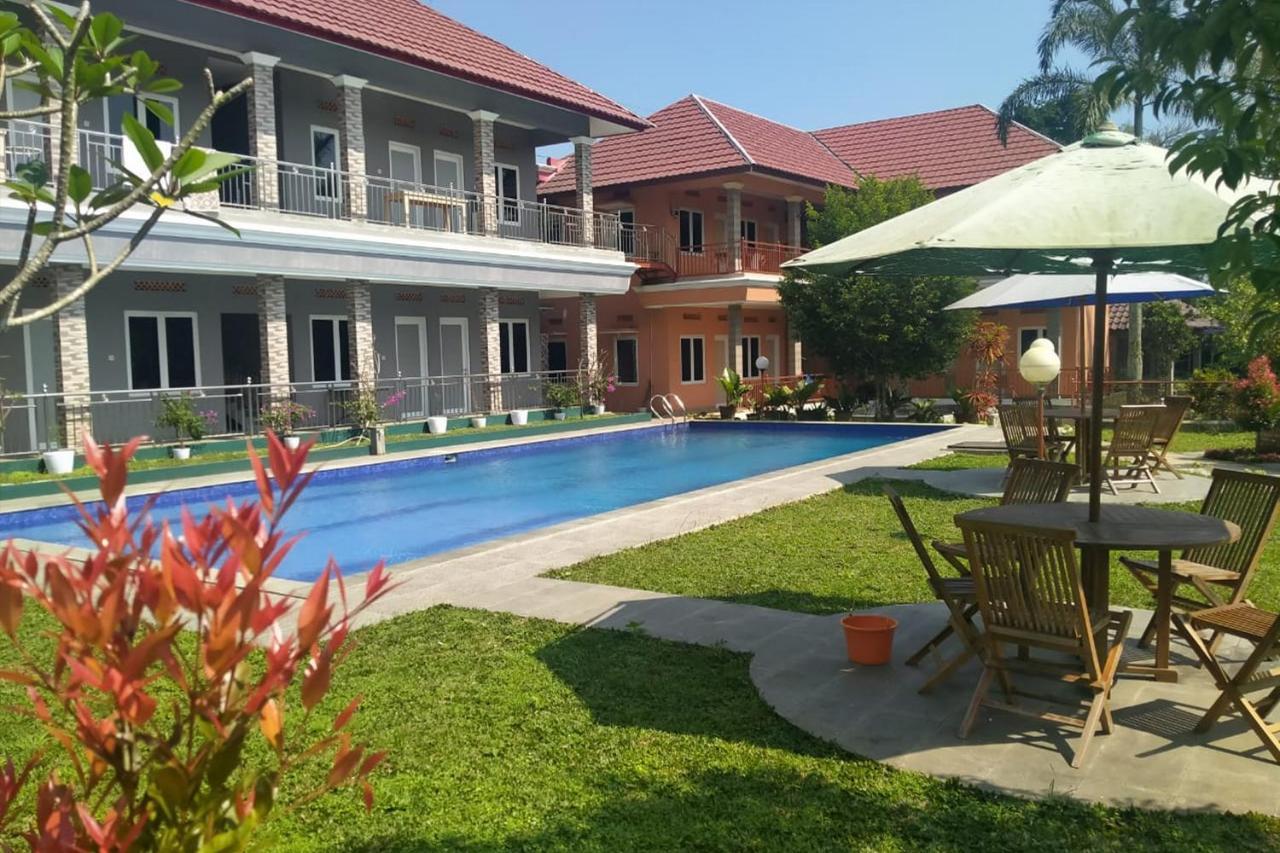 Villa Batu Tua Puncak Mitra Reddoorz Bogor Kültér fotó