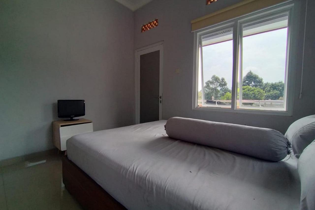 Villa Batu Tua Puncak Mitra Reddoorz Bogor Kültér fotó