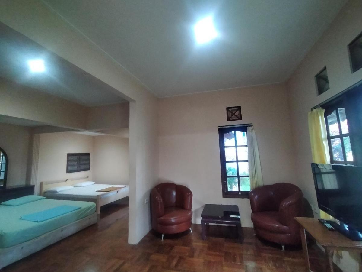 Villa Batu Tua Puncak Mitra Reddoorz Bogor Kültér fotó