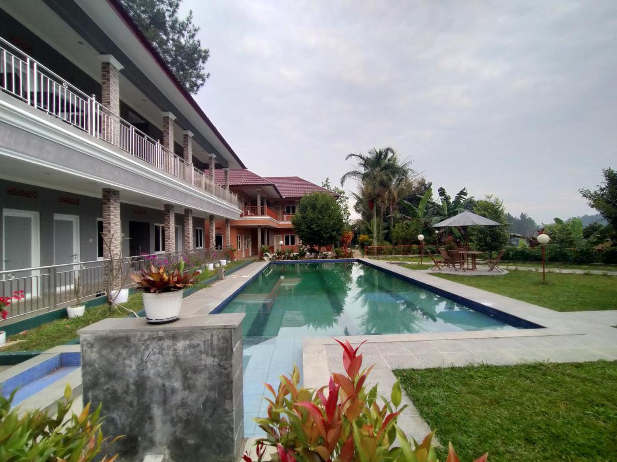 Villa Batu Tua Puncak Mitra Reddoorz Bogor Kültér fotó
